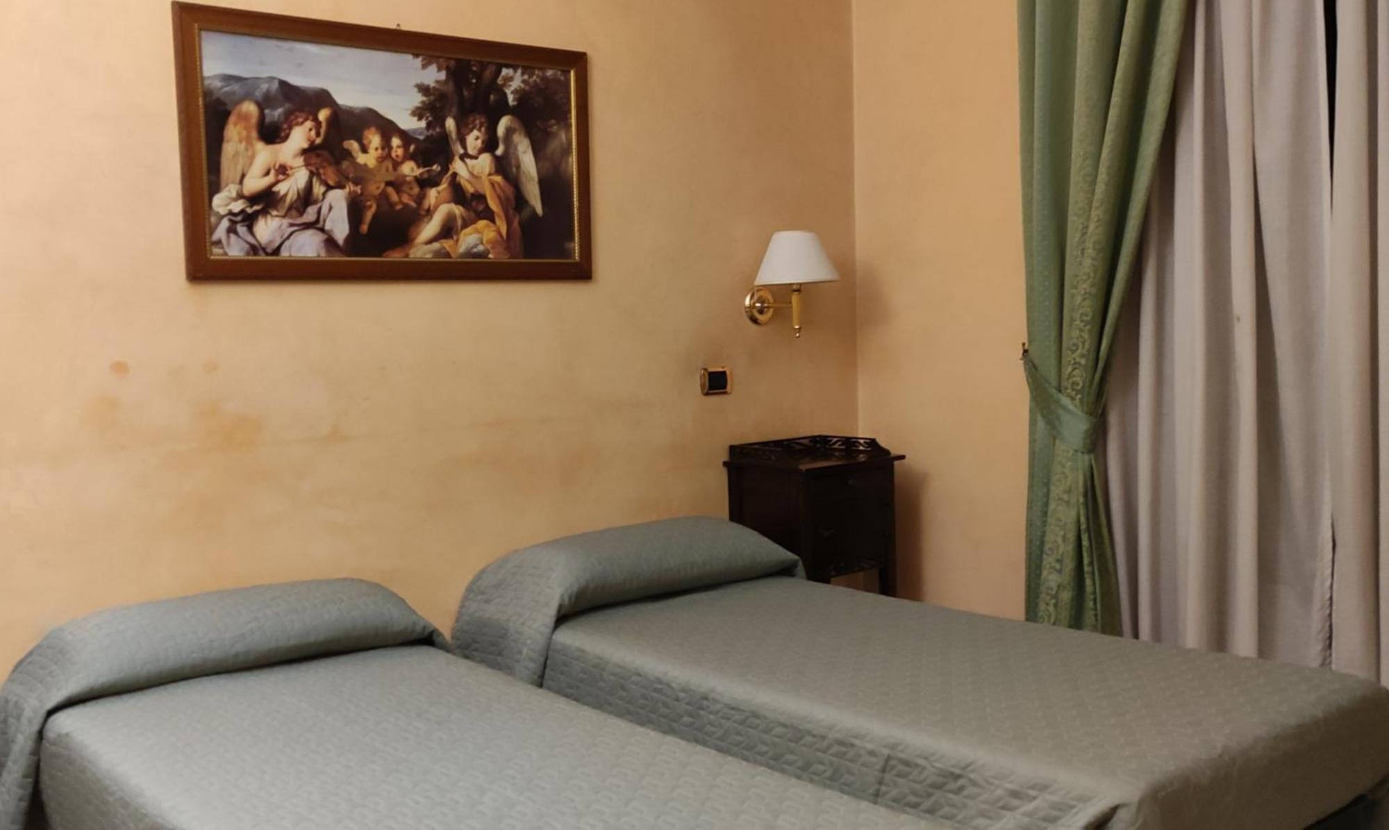 Montreal Hotel Roma