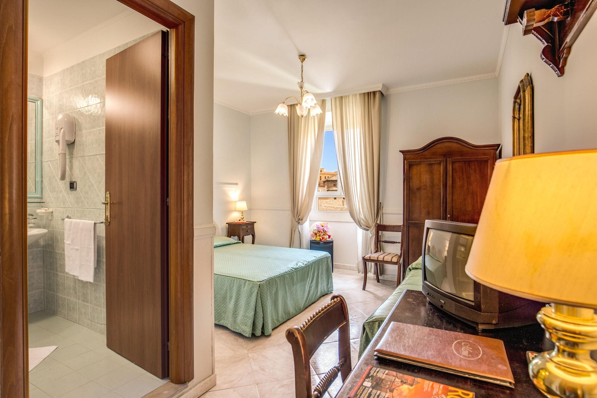 Hotel Montreal 3*
