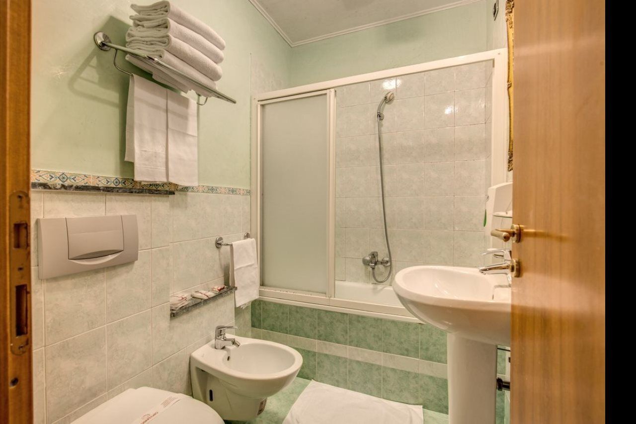Montreal Hotel Roma